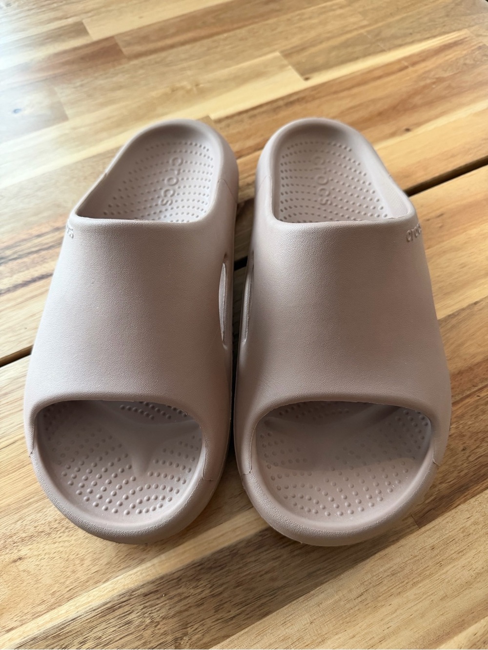 EUC Crocs Mellow Recovery Slides